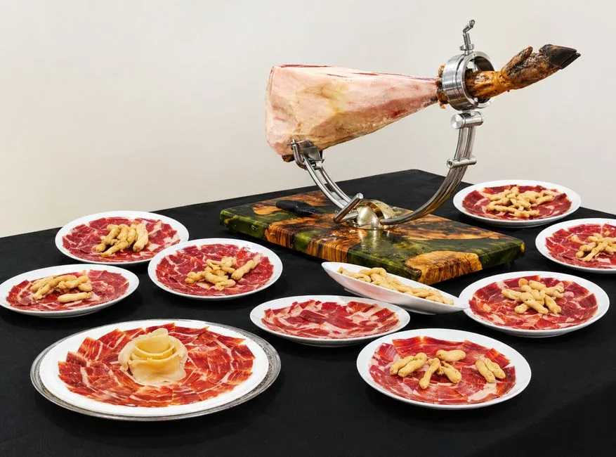 Guijuelo rebaja la pureza del jamón ibérico al 50%: la polémica entre las 4 DOP