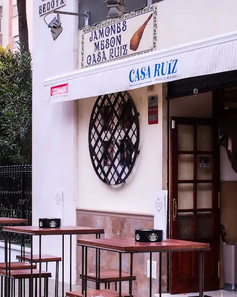 Casa Ruíz by Miguel A. Miranda - Jamonería en Sevilla - foto 2