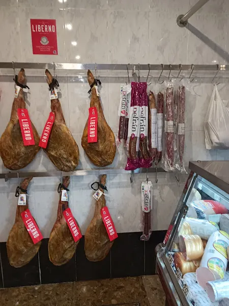 Jamones - Mantequería Masip en Zaragoza - foto 2