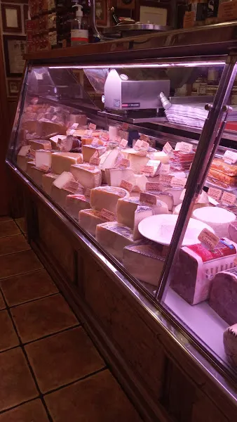 Charcutería Moya - Tienda de fiambres en Zaragoza - foto 2