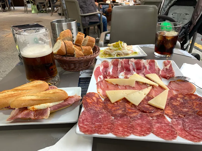 La Jamonería de Basurto - Bar de tapas en Bilbao - foto 3
