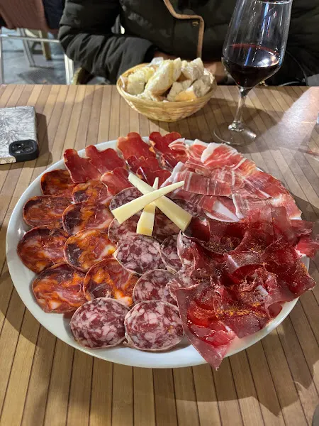 JAMONERÍA CERVECERÍA EXXENCIA DE IBÉRICOS - Restaurante en Valladolid - foto 3