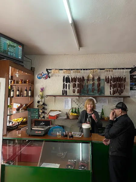 La Bodega Vinos Y Jamones - Bar en Gijón - foto 2