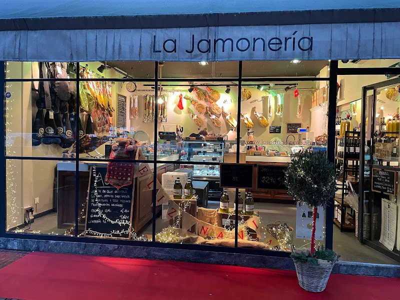 LA JAMONERIA de JOSE ANGEL PALACIOS - Tienda de jamones en Vitoria-Gasteiz - foto 2