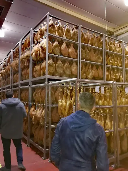 Groupe Interham S.L (JAMONES BASURDE) - Establecimiento de jamón serrano en Vitoria-Gasteiz - foto 2
