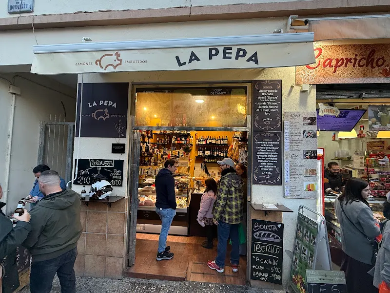 La Pepa Granada jamones y embutidos - Tienda de alimentación en Granada - foto 2
