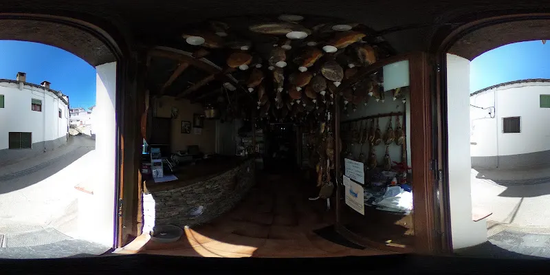 MUÑOZ Jamones y Embutidos - Almacén de jamón serrano en Alpujarra de la Sierra - foto 2