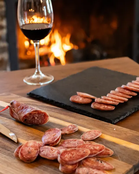 MUÑOZ Jamones y Embutidos - Almacén de jamón serrano en Alpujarra de la Sierra - foto 3