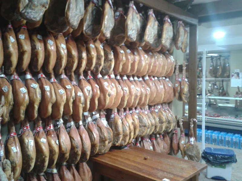 Jamones y Vinos Ruiz Martín - Tienda de jamones en Adra - foto 3