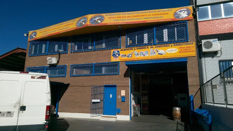 Almacén y Fábrica de Jamones y Embutidos - Carnicería en Getafe - foto 2