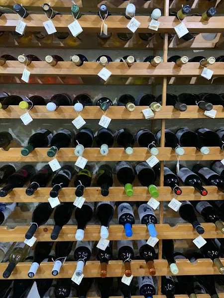 Atlántida Vinoteca y Artesania - Tienda de vinos en San Cristóbal de La Laguna - foto 2