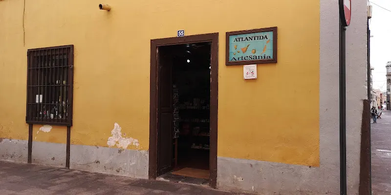 Atlántida Vinoteca y Artesania - Tienda de vinos en San Cristóbal de La Laguna - foto 3