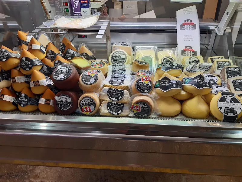 Charcutería Pajaro Jamoneria- quesería