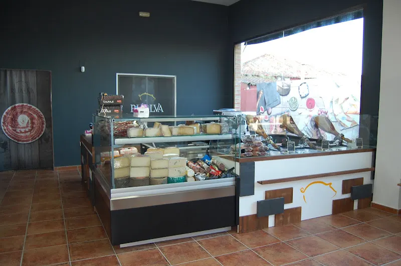 Rualva Jamones y Embutidos - Jamonería en Talavera de la Reina - foto 2
