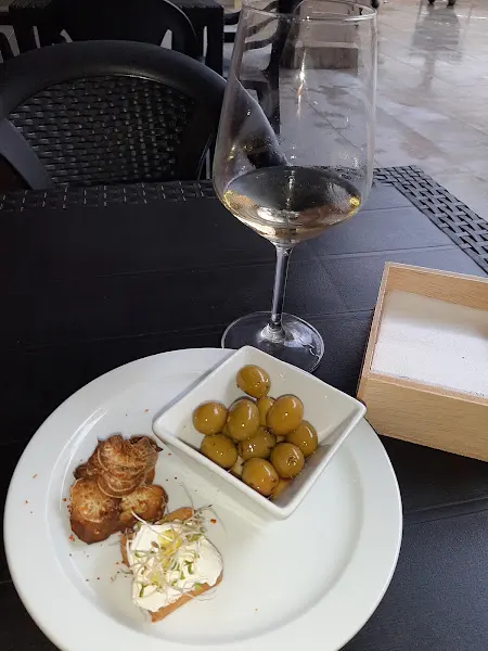 El Colmado Tienda y Degustación - Tienda de delicatessen en Pontevedra - foto 2