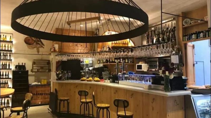 Cervecería Vinoteca La Pajarería - Bar de tapas en Ciudad Real - foto 2