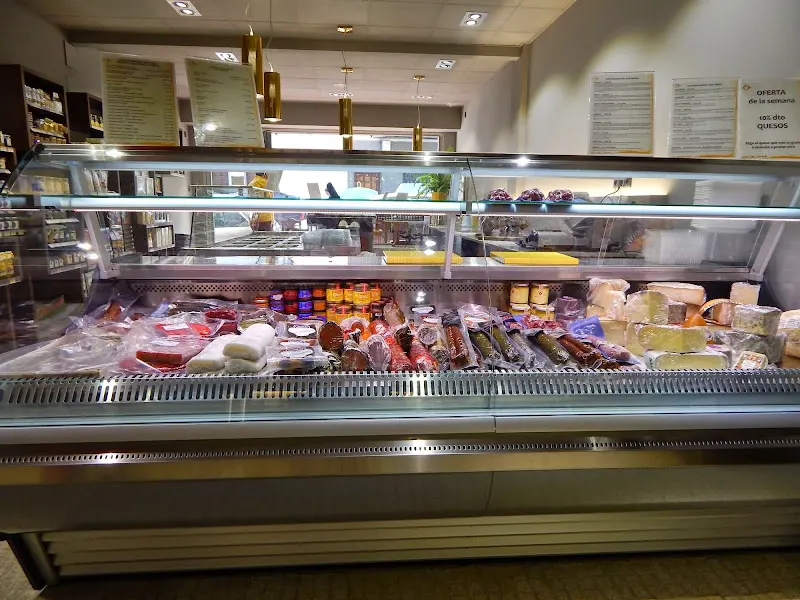 El Yantar de Iberia - Delicatessen en Benidorm - foto 2