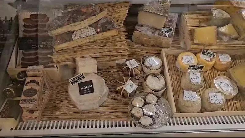 Viavi Vinoteca - Tienda de vinos en Vilanova i la Geltrú - foto 2