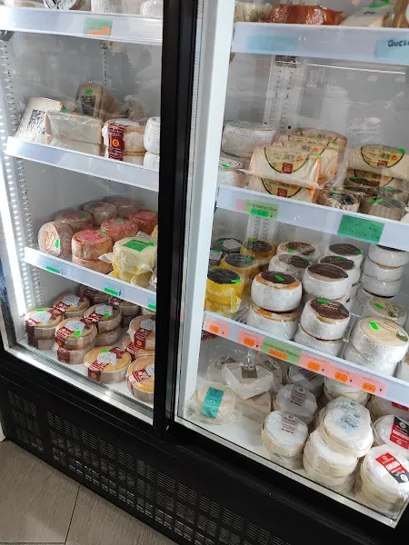 Artemis Gourmet · Jamon y Paleta Ibéricos de Extremadura - Tienda de jamones en Mérida - foto 3