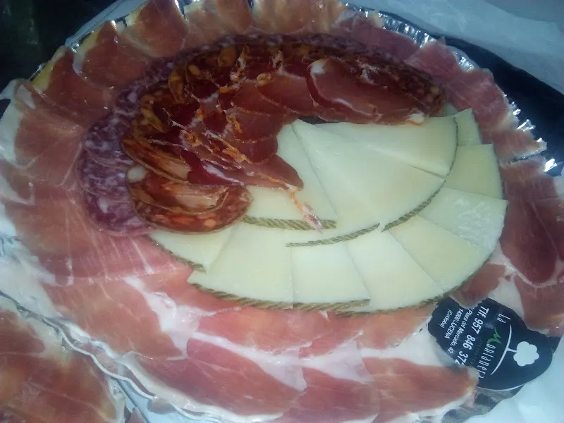 La Montanera Delicatessent en Lucena - foto 2