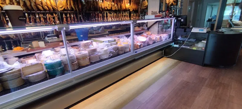 La Casa De Los Jamones Jamones Y Quesos Loncheados,S.L. - Tienda de alimentación en Lucena - foto 3