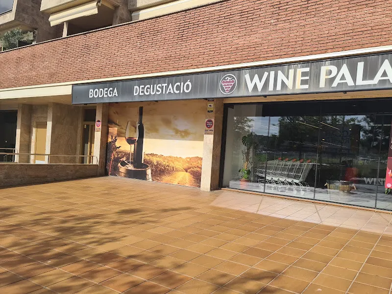 Wine Palace Lloret III - Tienda de vinos en Lloret de Mar - foto 2