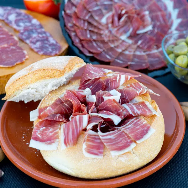 Agricola Coloryn - Tienda de jamones en Andújar - foto 2
