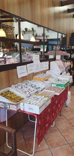 Charcuteria Jamoneria La Bellota - Tienda de jamones en Alhaurin de la Torre - foto 2