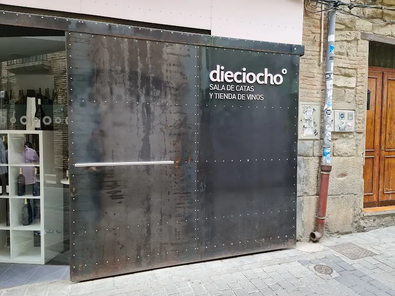 Tienda de vinos Dieciocho grados - Tienda de vinos en Tudela - foto 2