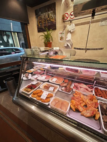 Angel Berga Plana - Carnicería en Olot - foto 2