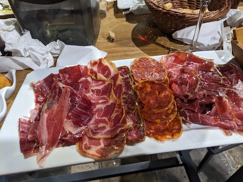 Bar Jamón y Vino - Bar en Castro-Urdiales - foto 3