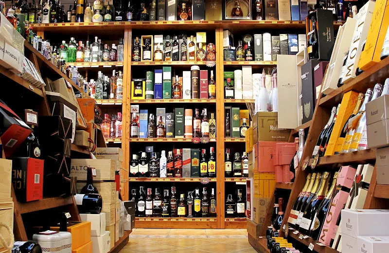 Bodega Ribas - Tienda de vinos en Santa Eulalia del Río - foto 3