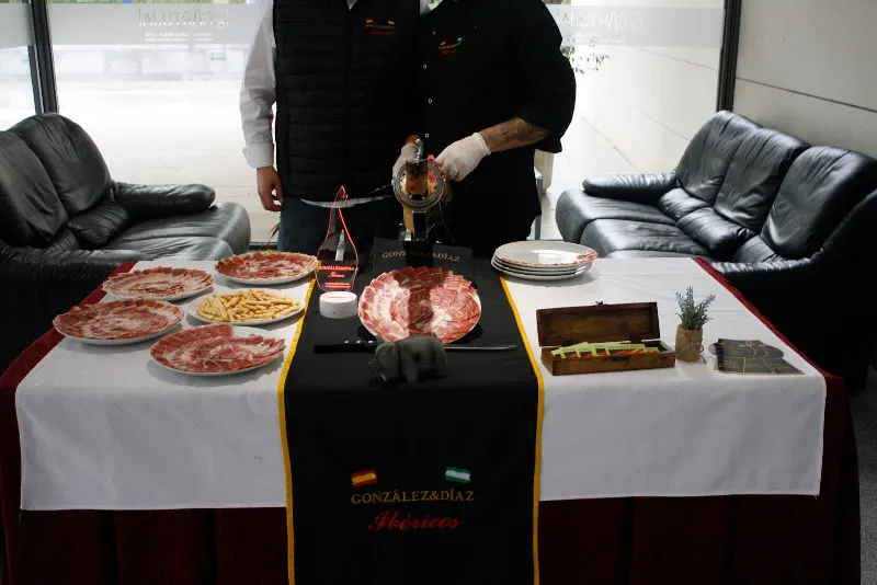 González & Díaz Ibéricos - Tienda de jamones en Valencina de la Concepcion - foto 2