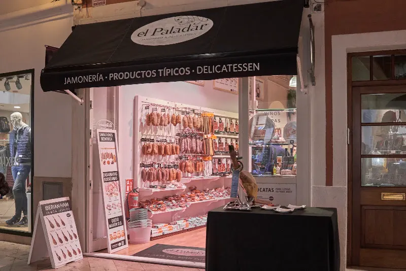 El Paladar, Jamonería & Delicatessen / Centro - Tienda de jamones en Ciutadella de Menorca - foto 3