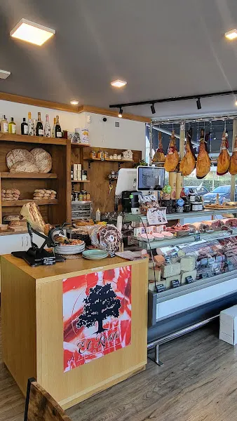 Jamonería El Roble - Bar en Burgo (El) - foto 2