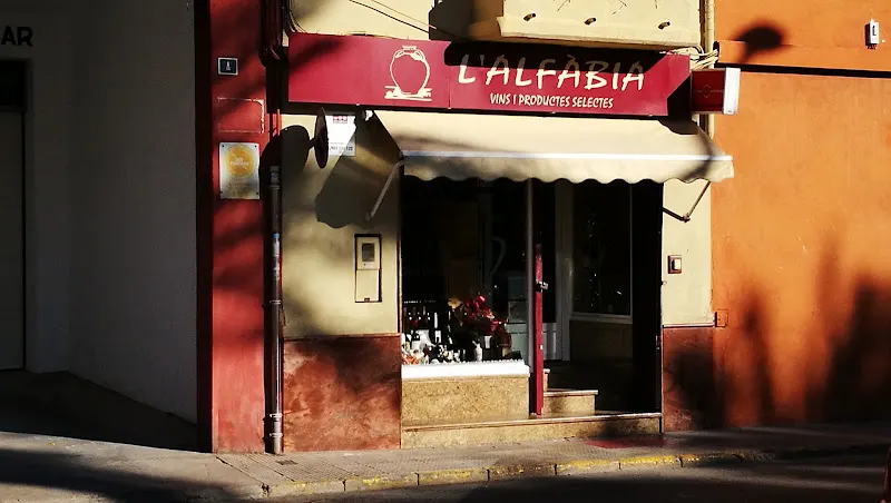 L'Alfàbia vinos y productos gourmet - Tienda de vinos en Carcaixent - foto 2