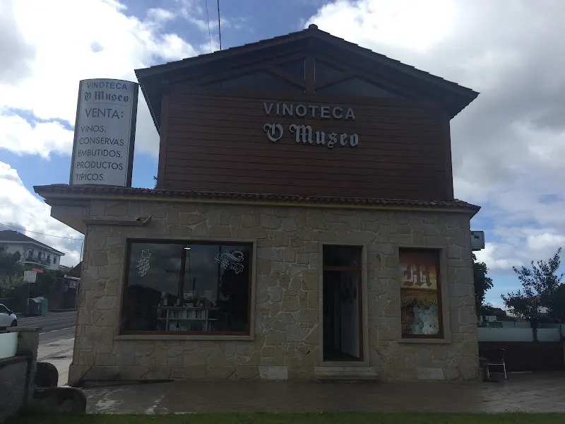 Vinoteca O Museo - Tienda de vinos en Sanxenxo - foto 2