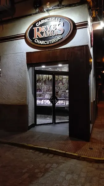 Reyes Ramos - Carnicería en Castilleja de la Cuesta - foto 2