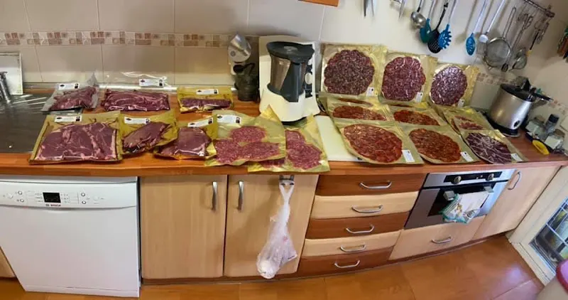 Ibéricos Dehesa Almariego - Tienda de jamones en Ciudad Rodrigo - foto 2
