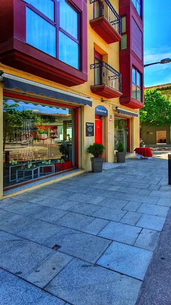 Xarcuteria Montserrat - Tienda de alimentación en Seu dUrgell (La) - foto 2