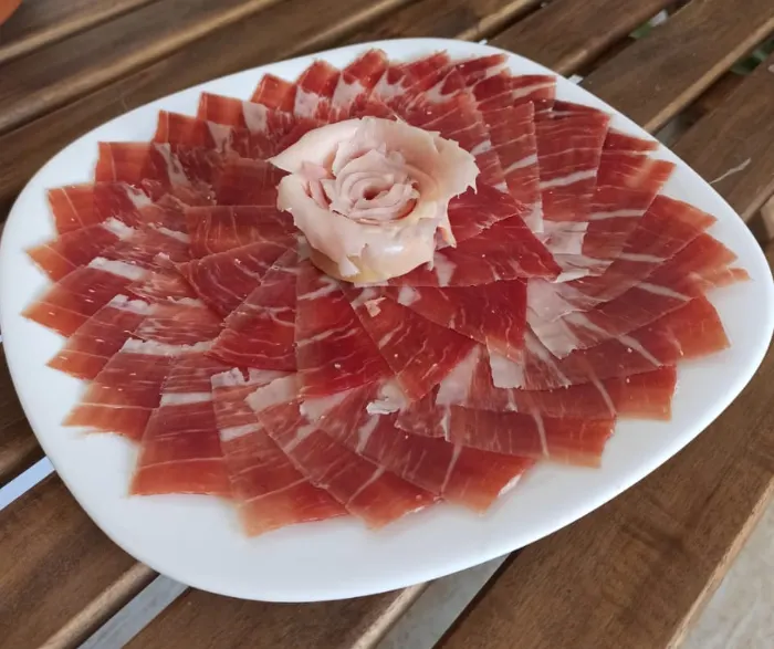 Belluta, jamones, paletas y embutidos ibéricos. en Espartinas