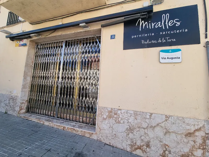 Tienda Pernileria Miralles productes artesans de la terra - Jamonería en Vandellos i lHospitalet de lInfant - foto 2