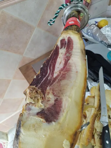 Industrias Cárnicas El Bellotero - Jamonería en Jerez de los Caballeros - foto 2