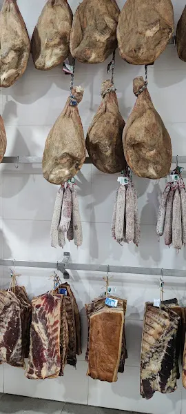 Moncho e hijos, ind. carnicas - Carnicería en Xinzo de Limia - foto 2
