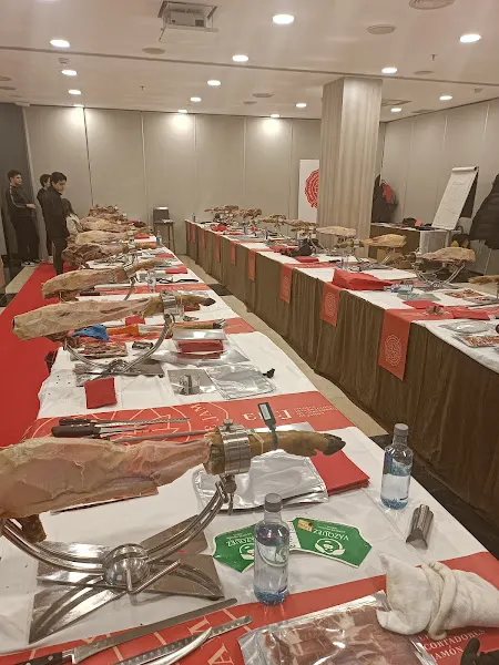 Escuela Internacional de Cortadores de Jamón - Mengibar