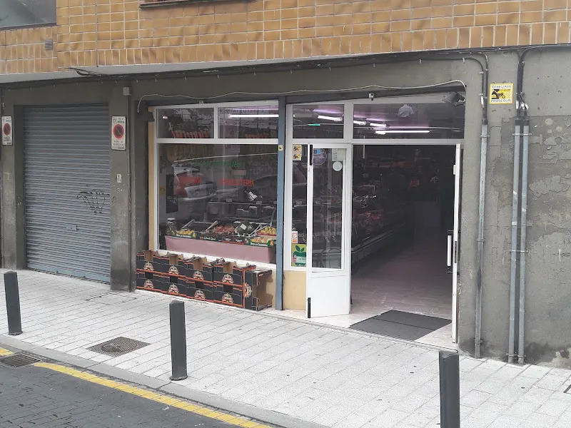 Charcutería-Fruteria Juan Manuel - Tienda de fiambres en Ortuella - foto 3