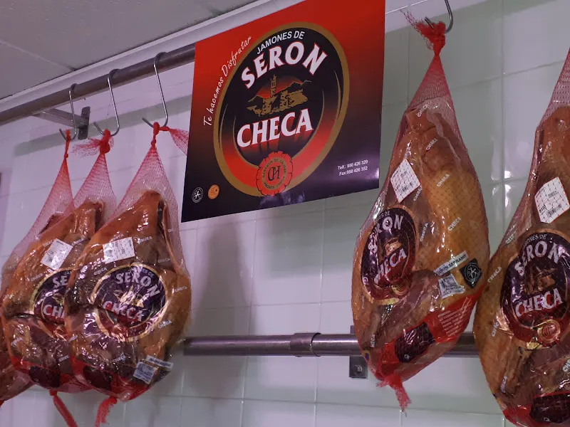 Raúl Reyes Carniceros - Carnicería en Almussafes - foto 2