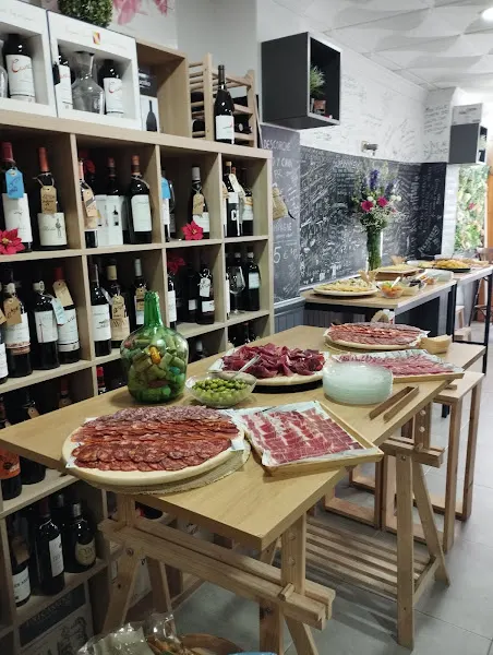 La Tiendesica de la Marquesa - Vinoteca en San Miguel de Salinas - foto 2