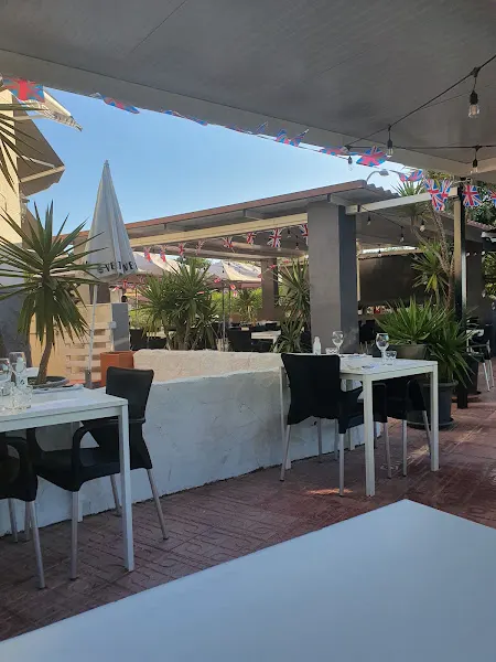 Pimientos Restaurant - Restaurante en San Miguel de Salinas - foto 2