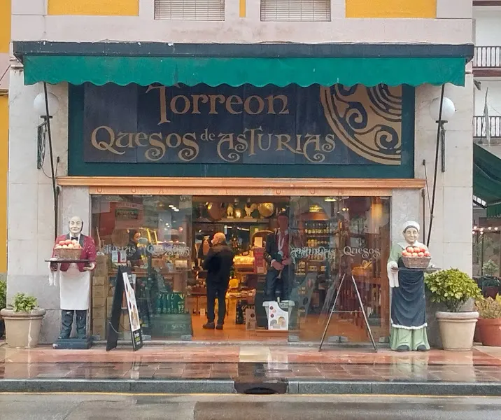 Quesos de Asturias Torreón - Tienda de alimentación en Cangas de Onis - foto 2